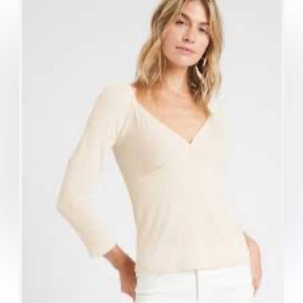 Banana Republic cream long sleeve peasant top with v neck and smocked back size